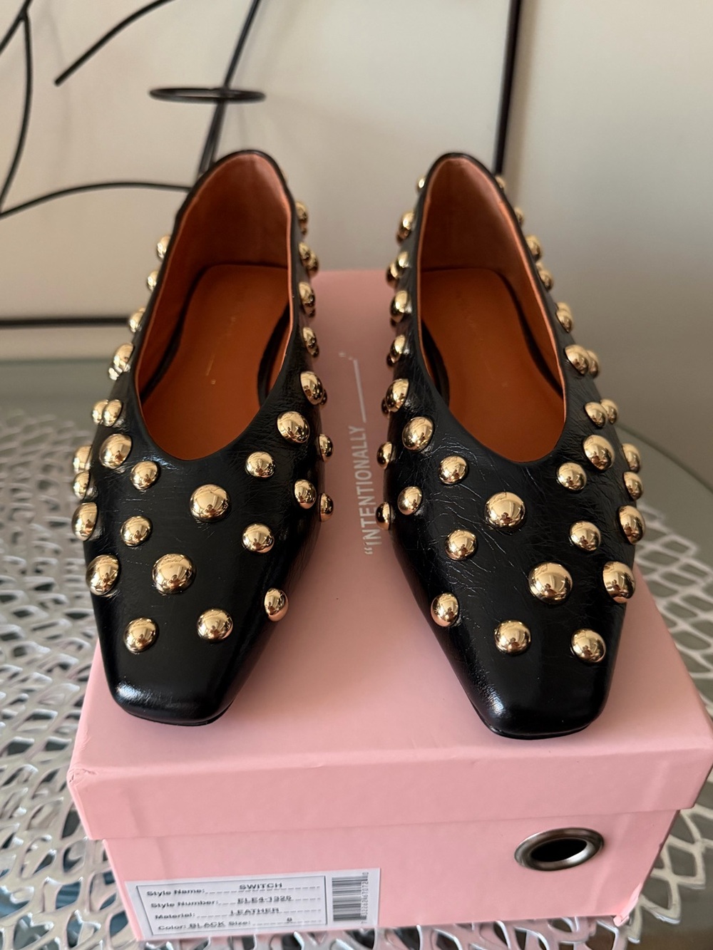 Intentionally Blank Switch Gold Dome Studded Black Leather Flats Size 8 NIB - Picture 6 of 12